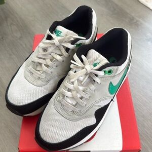NIKE AIR MAX 1 KIDS SIZE 3 SEE VIDEO